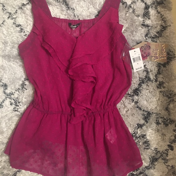 Tops - Wallflower cute tank top